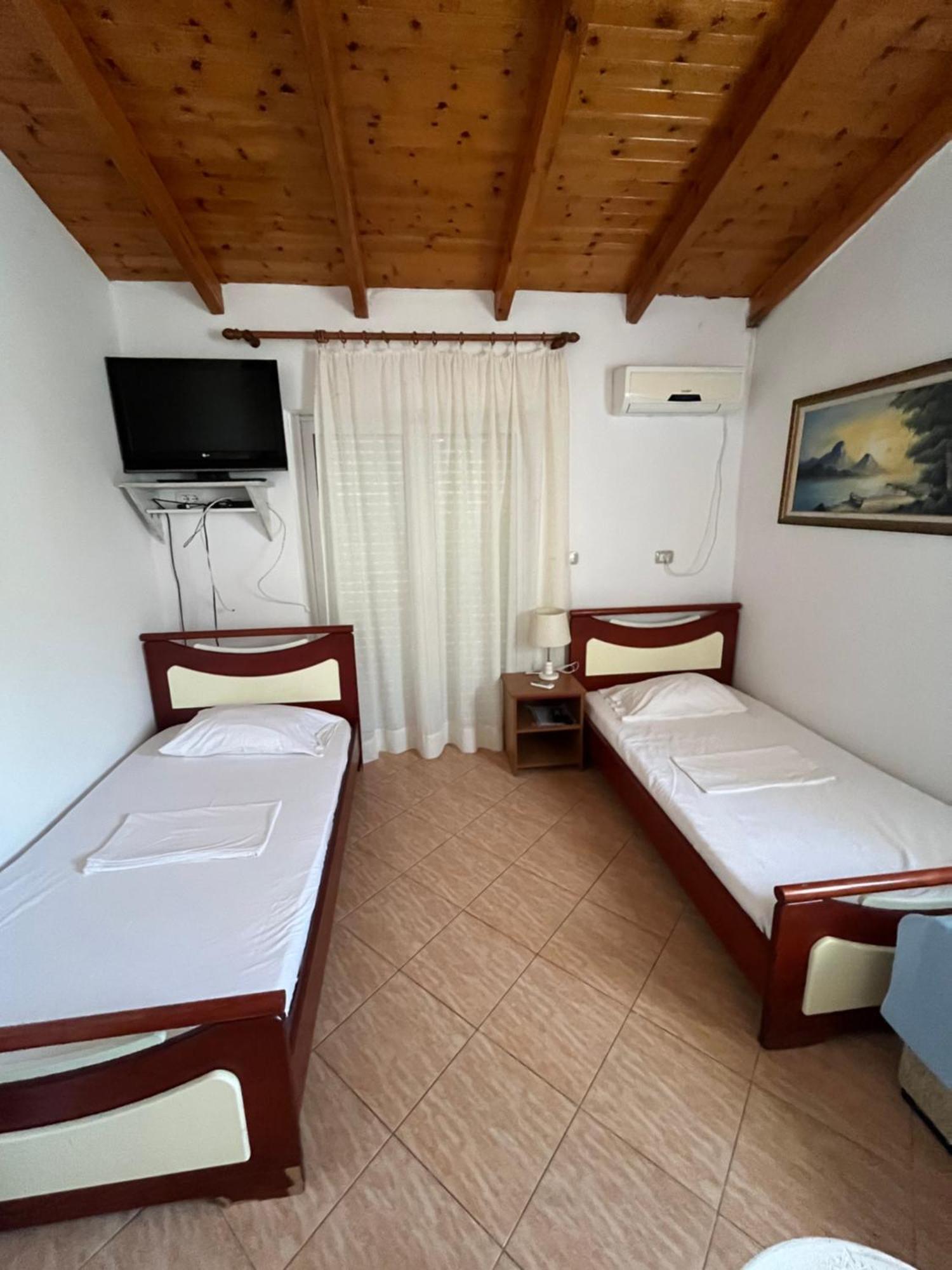 Hotel Portokali Himare Exteriör bild