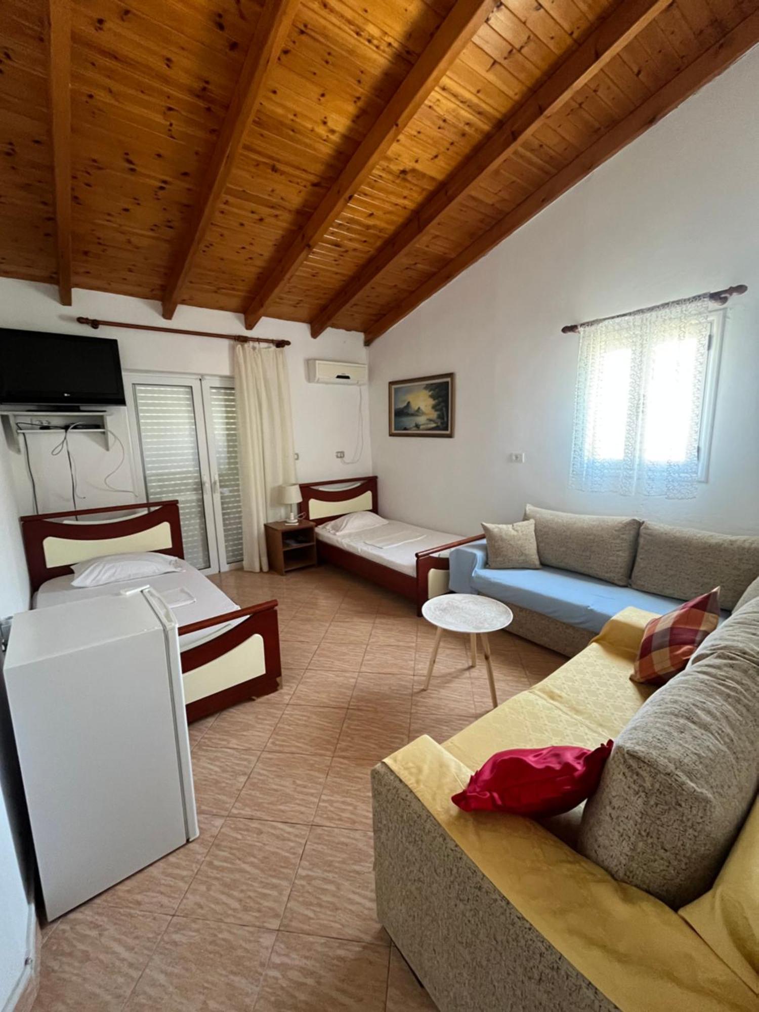 Hotel Portokali Himare Exteriör bild