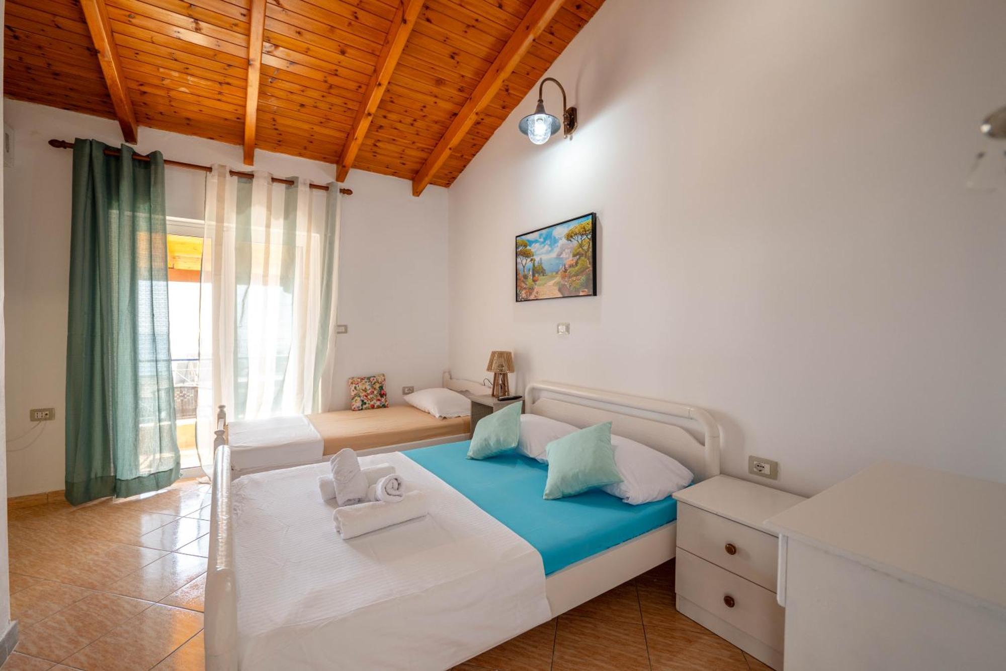 Hotel Portokali Himare Exteriör bild