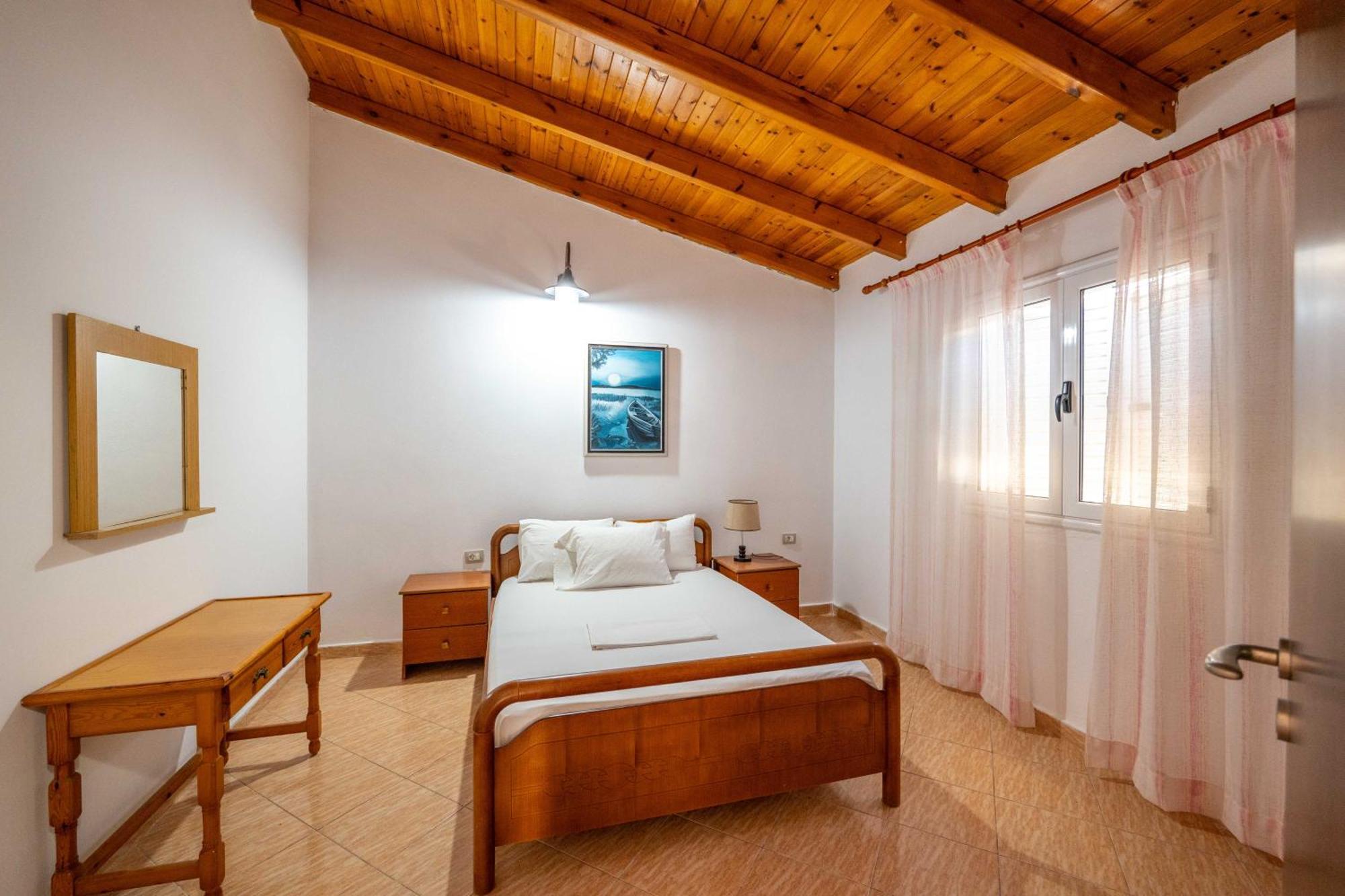 Hotel Portokali Himare Exteriör bild