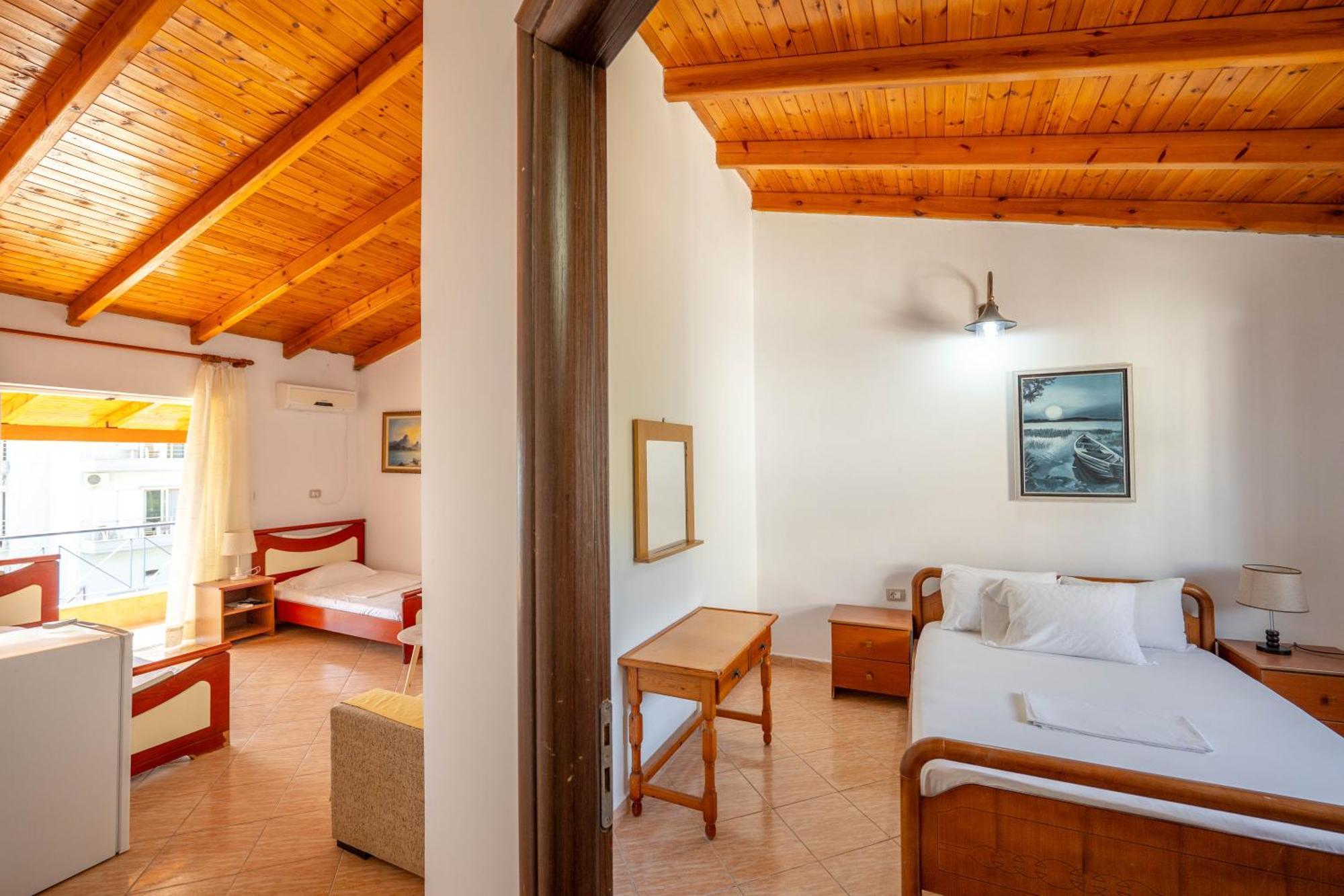 Hotel Portokali Himare Exteriör bild