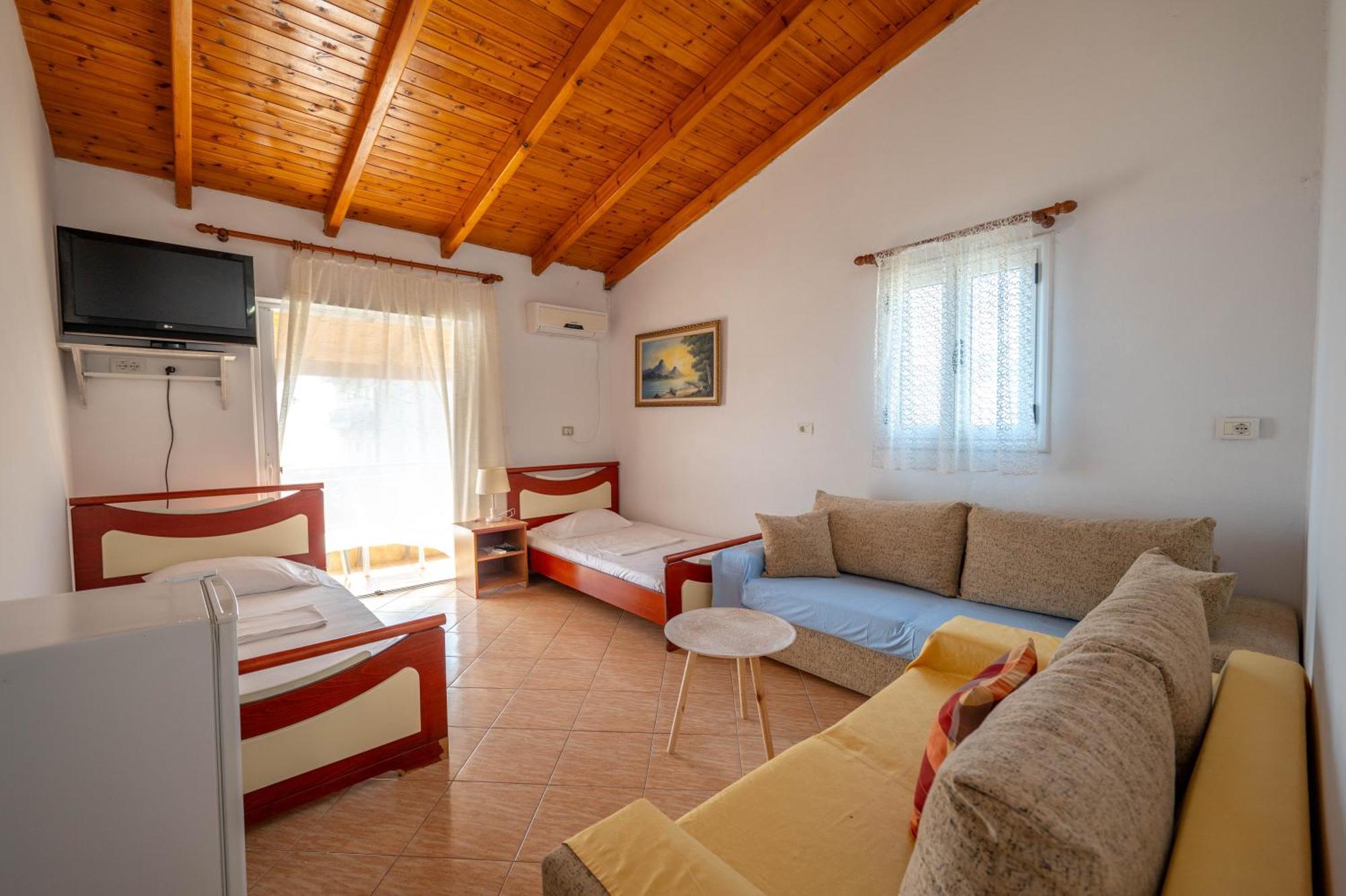 Hotel Portokali Himare Exteriör bild